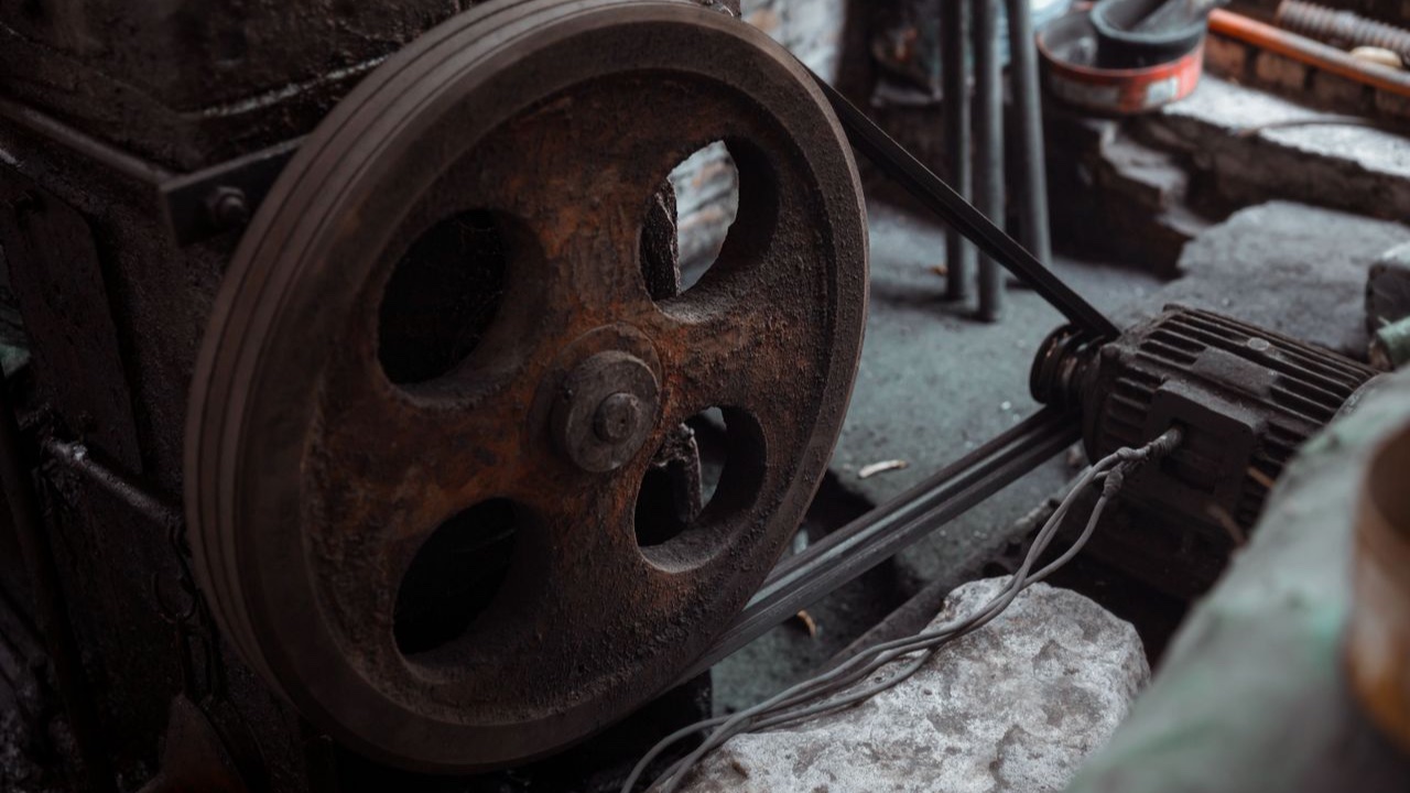 What the Relationship Between a Rubber Timing Belt Supplier and Its Raw Material Sources Tells You About Product Consistency